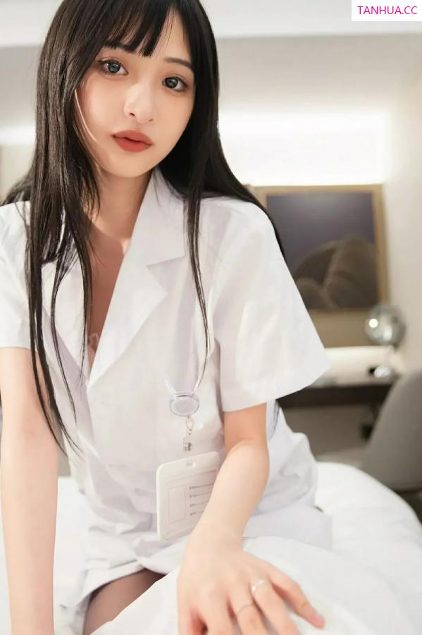   [XiuRen]高清写真图 2025.06.06 No.10373 茂木希子 白色护士服第22张图片